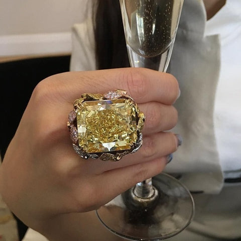 2019 Fashion Square Shape Champagne Big Crystal Designer Hyperbole Gold Ring for Women Engagement Wedding Stone Rings Jewelry